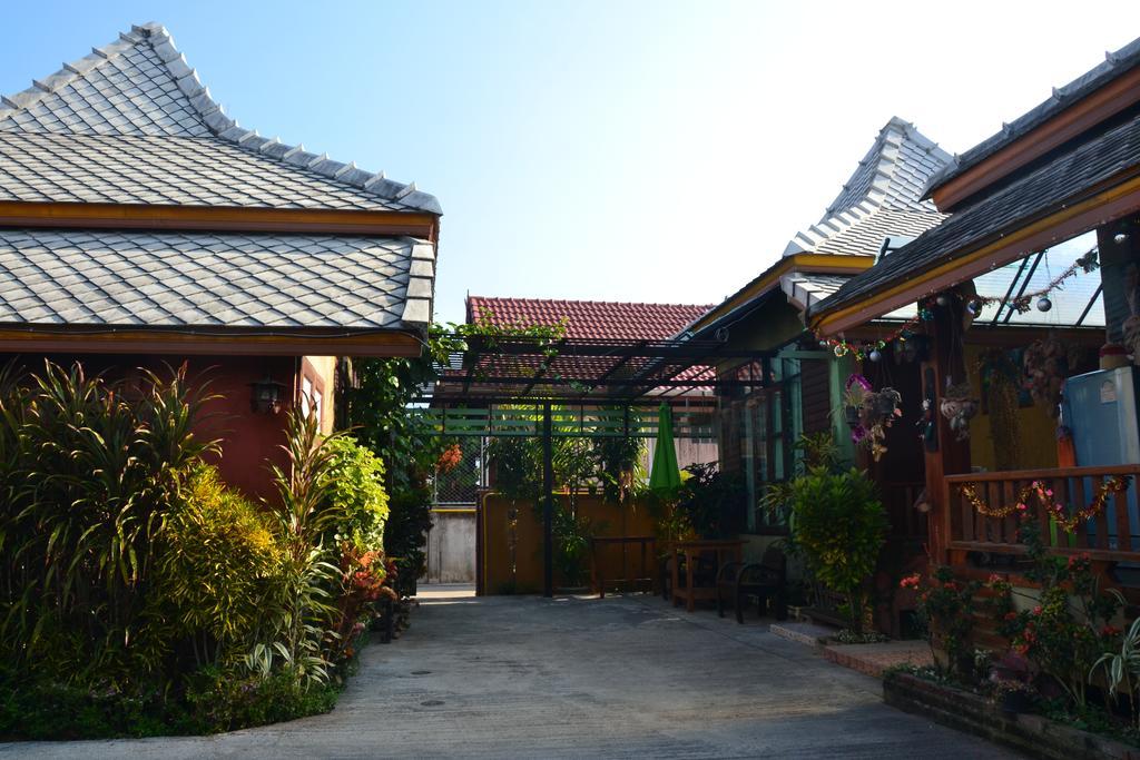 Huen Kham Kong Guesthouse Mae Sariang Exterior foto